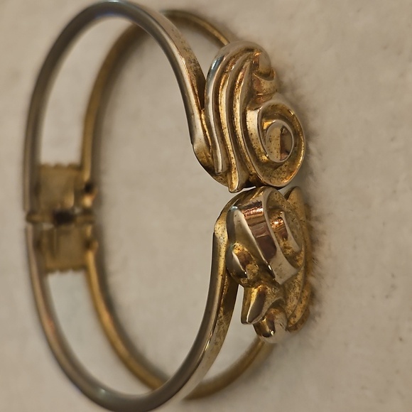 Vintage Silvertone Swirl Hinged Clamper Cuff Bracelet - Picture 2 of 8